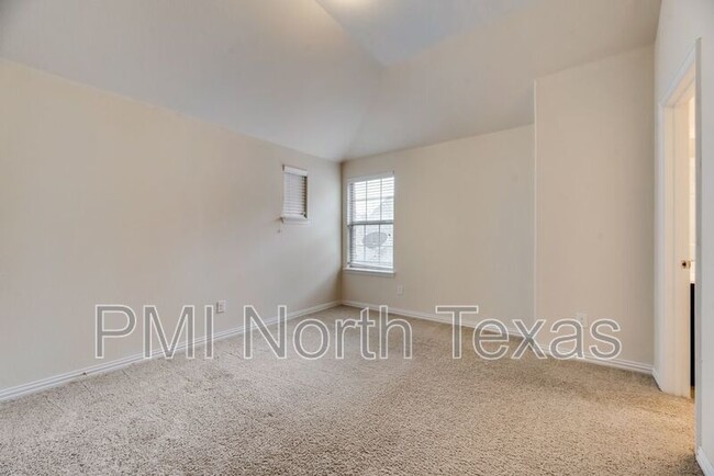 Building Photo - 415 San Marcos Dr