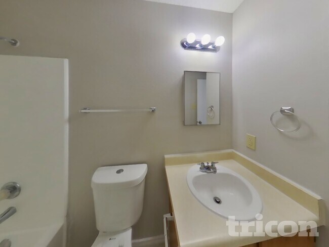 Building Photo - 6419 Beech Trail Dr