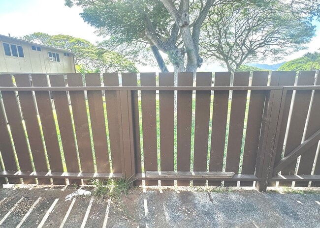 Building Photo - SPACIOUS TOWNHOUSE 2 BED/1.5 BATH/1 PRKG, ...