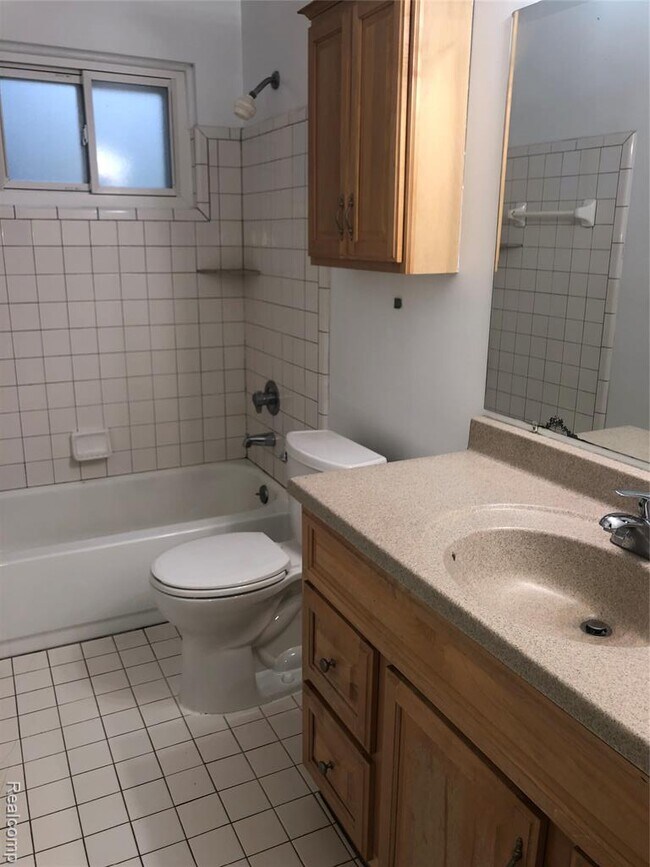 Building Photo - 18633 Negaunee