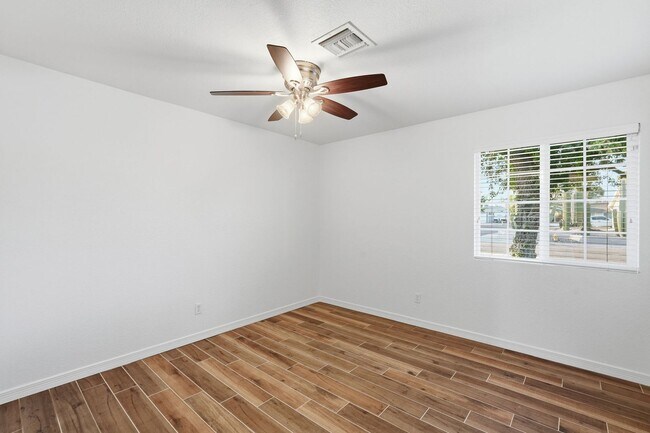 Building Photo - 4 Bed Home in Scottsdale Quarter!!