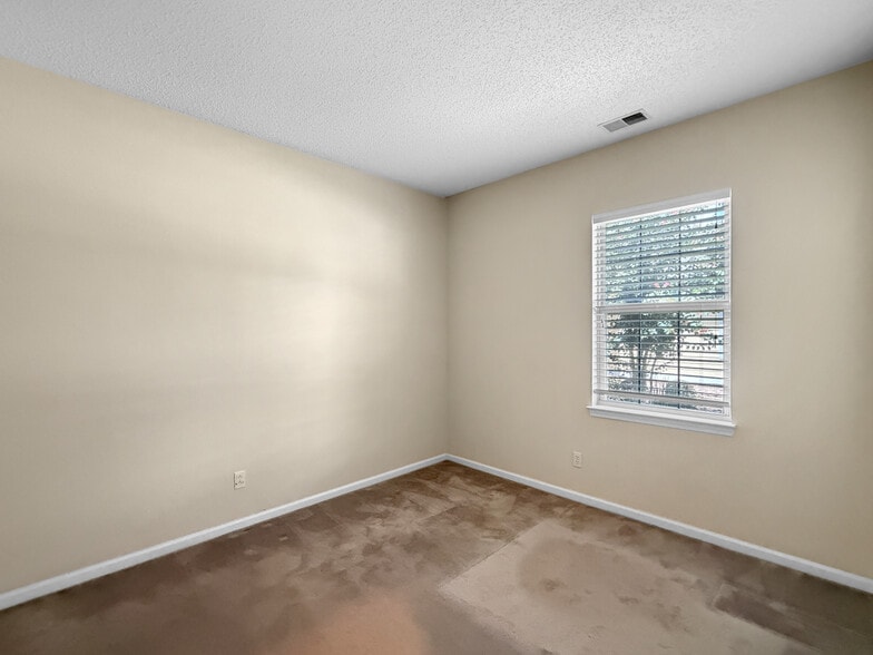 Building Photo - 7 Tallow Dr