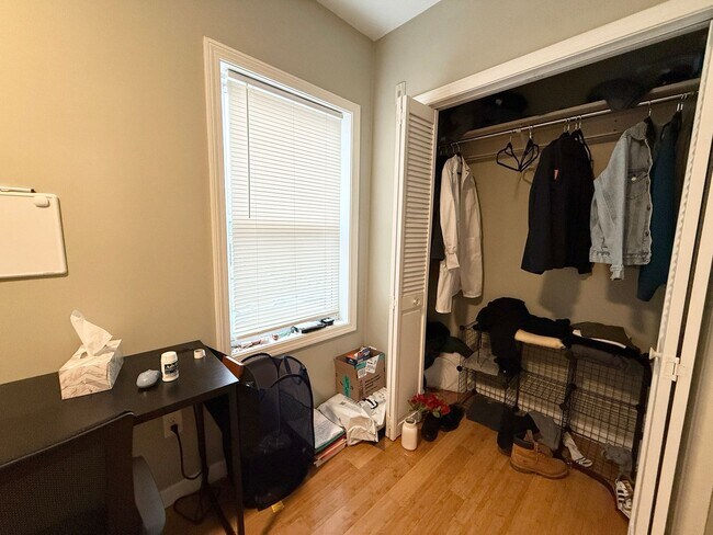 Building Photo - WOW!!!  CENTRAL AIR!  BAY WINDOWS!  ALLSTON 4 BED GEM!