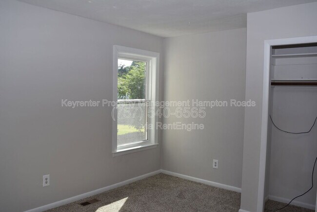 Building Photo - 5953 Blackpoole Ln