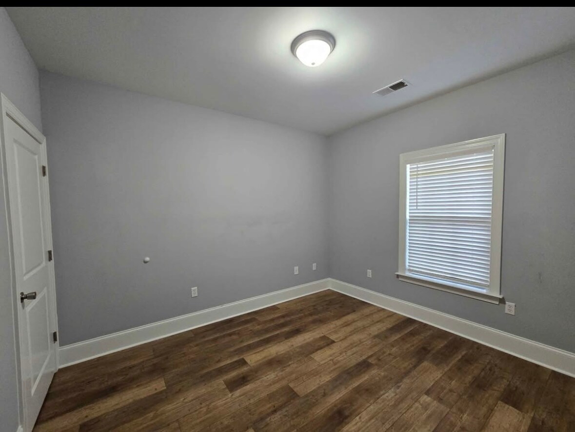 Building Photo - 118 Birch N Coppice Dr