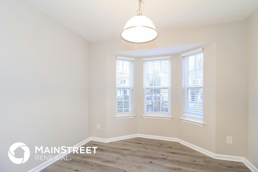 Building Photo - 556 Lakeside Valley Dr