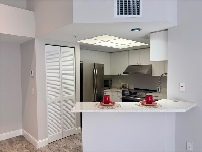 Building Photo - 2119 SE 10th Ave