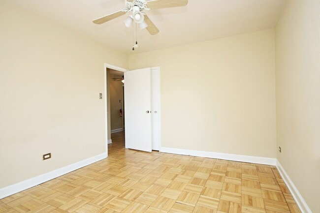 Building Photo - Top Floor UVA Apartment With Ting Internet