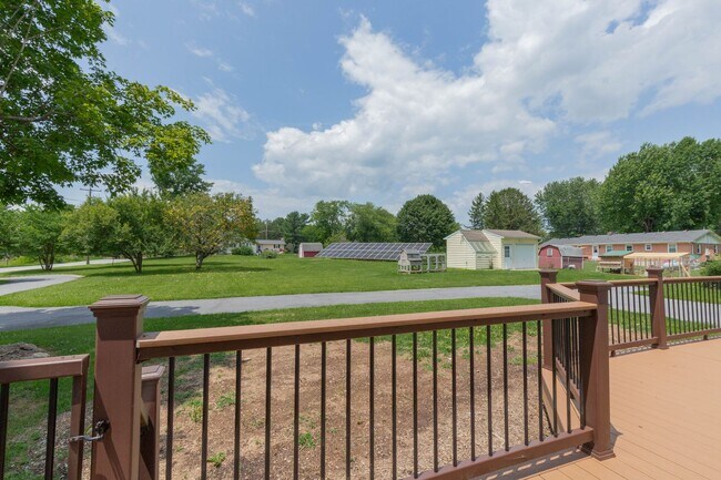 Building Photo - 4 Bed, 3, Bath Single Family Home in Ranson, WV