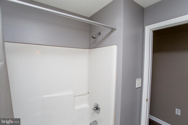 Building Photo - 207 Hampshire Dr