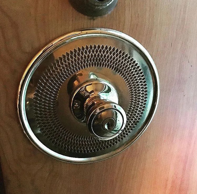 Building Photo - 5026 Rosslyn Ave