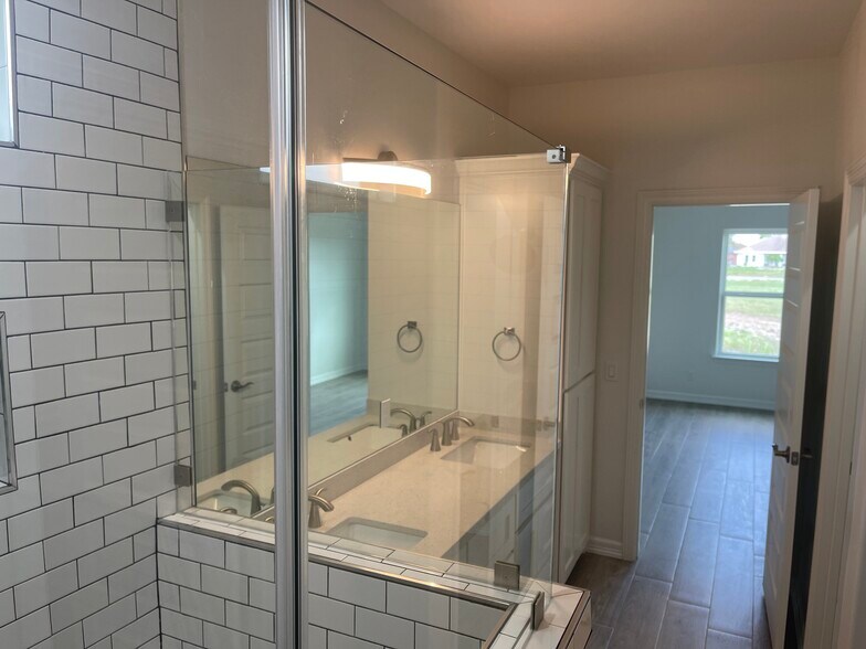 Building Photo - 113 Torrey Pines Rd