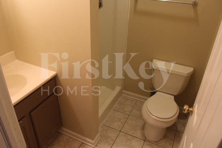 Building Photo - 9440 Port Royal Dr