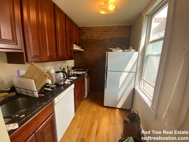 Building Photo - 49 Cameron St