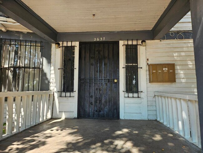 Building Photo - 2637 S Catalina St