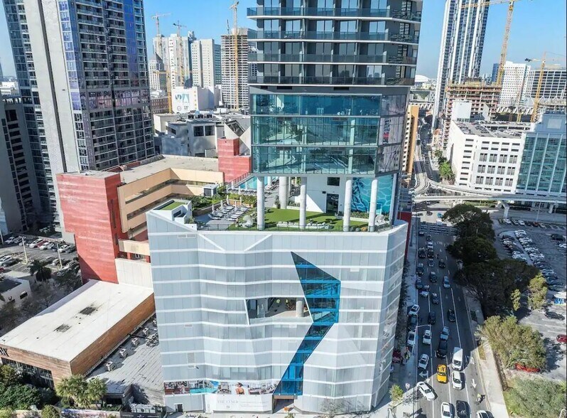 Building Photo - 398 NE 5th St