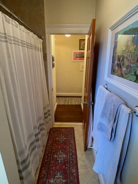 Building Photo - 6 Giles Park