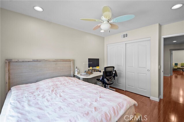 Building Photo - 18 Moonstone