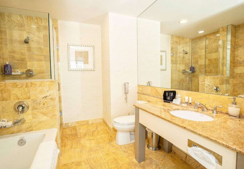 Building Photo - 1395 Brickell Ave