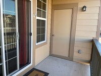 Building Photo - Updated 2 Bedroom Condo With Garage!