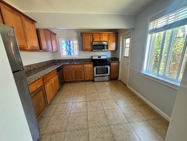 Building Photo - 2838 Fairmount Ave