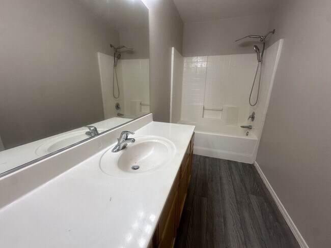 Building Photo - Rare single-level home offers 5 bedrooms and a versatile floor plan designed for comfortable living