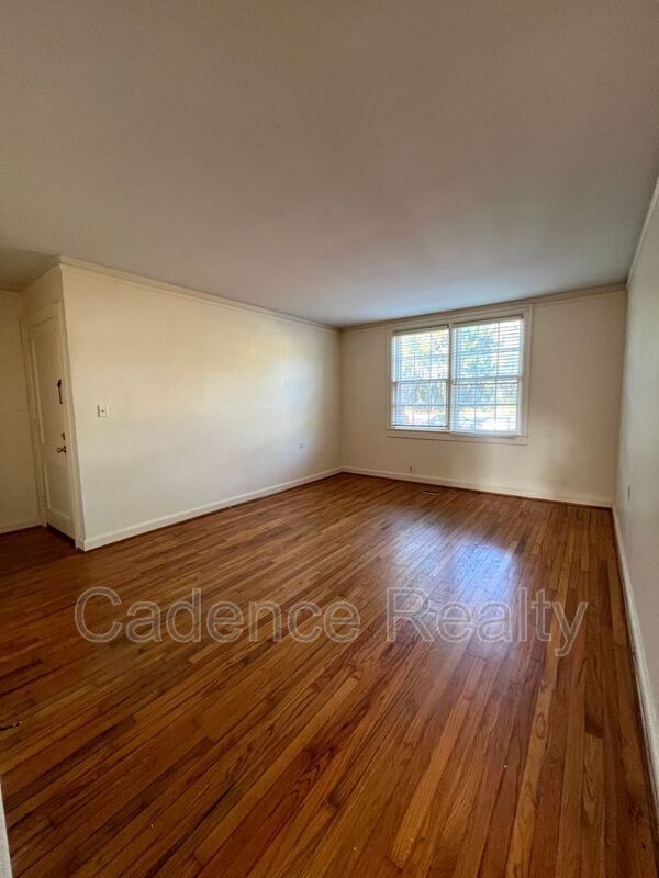 Building Photo - 2940 Oleander Dr