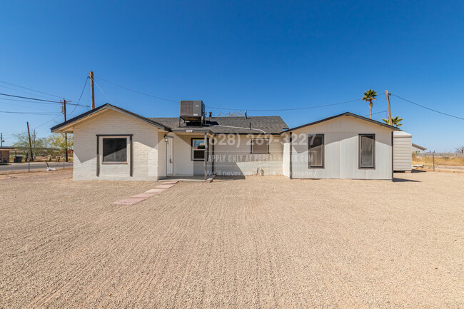 Building Photo - 1401 N Houck St