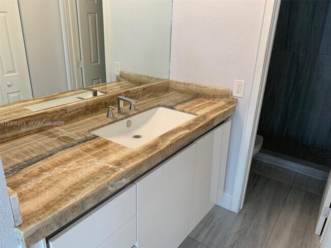 Building Photo - 16751 NE 9th Ave