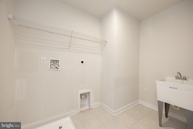 Building Photo - 265 Chase Dr