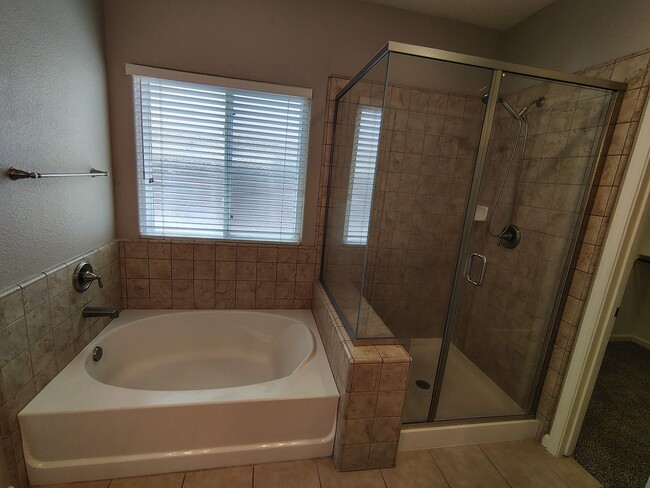 Building Photo - 880 Raccoon Valley Dr