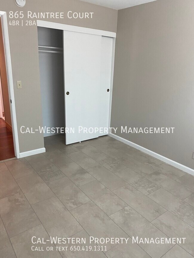 Building Photo - 865 Raintree Ct