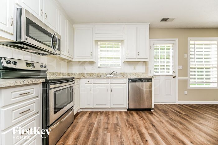 Building Photo - 30 Dearing Woods Bend