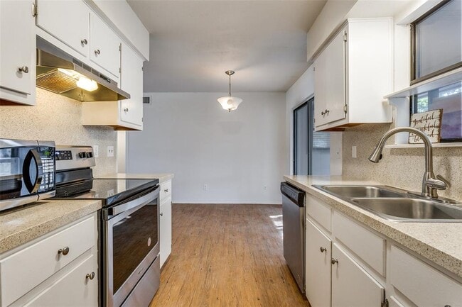 Building Photo - 2214 Winchester Dr