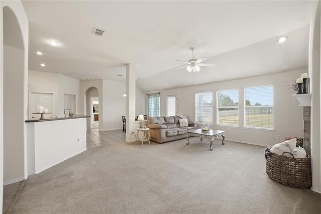 Building Photo - 209 Lariat Dr