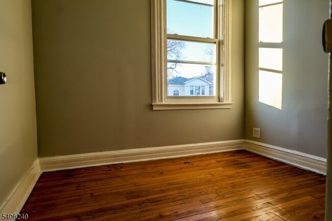 Building Photo - 106 S 11th St