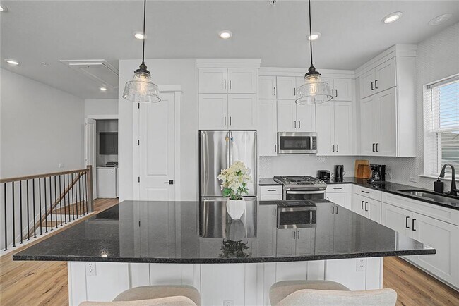 Building Photo - 2930 Moreno St