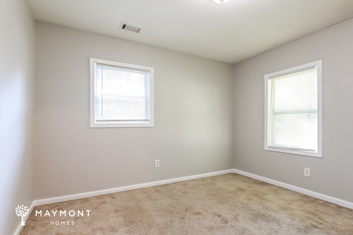 Building Photo - 629 Roxbury Dr