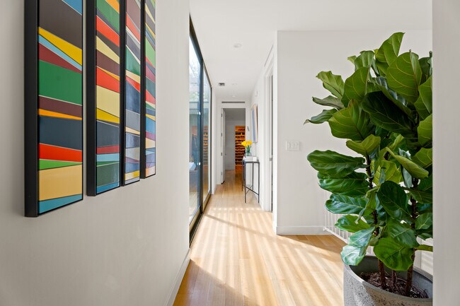 Building Photo - 2210 Westlake Dr