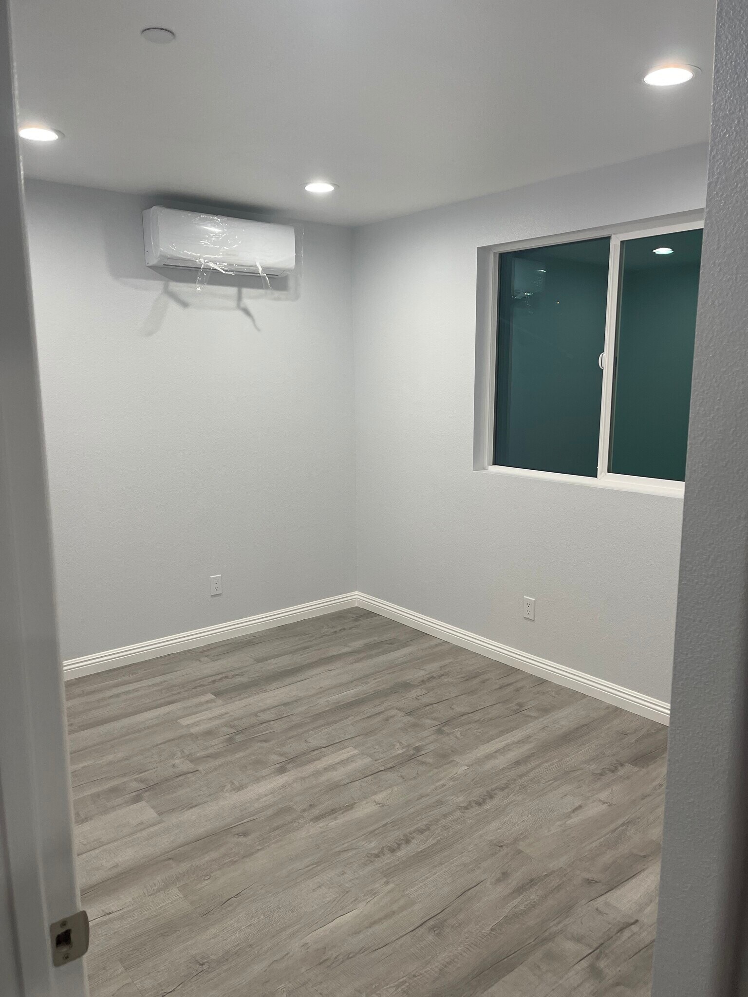 1st bedroom - 1363 Hudspeth St