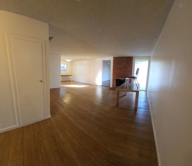 Building Photo - 4 bed 2 bath spacious home with 2 car garage in SLO!