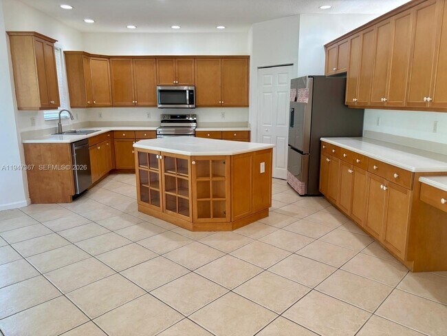 Building Photo - 15845 SW 49th Ct