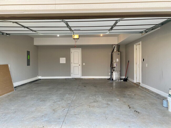 Building Photo - Beautiful 5 Bedroom, 2.5 bath Home in Hickory Wild Subdivision! Lawn care included!