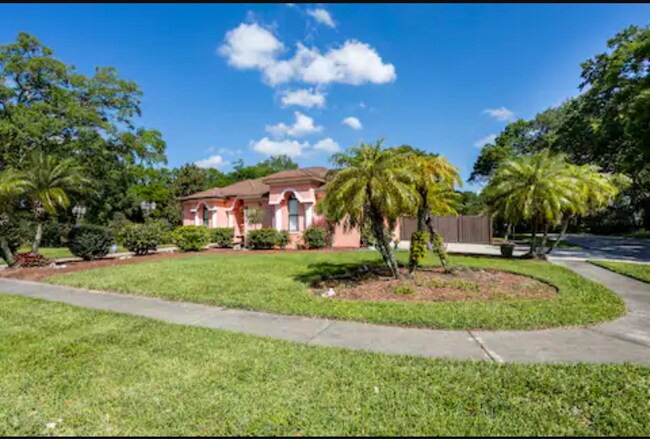 Building Photo - 2104 Heritage Crest Dr