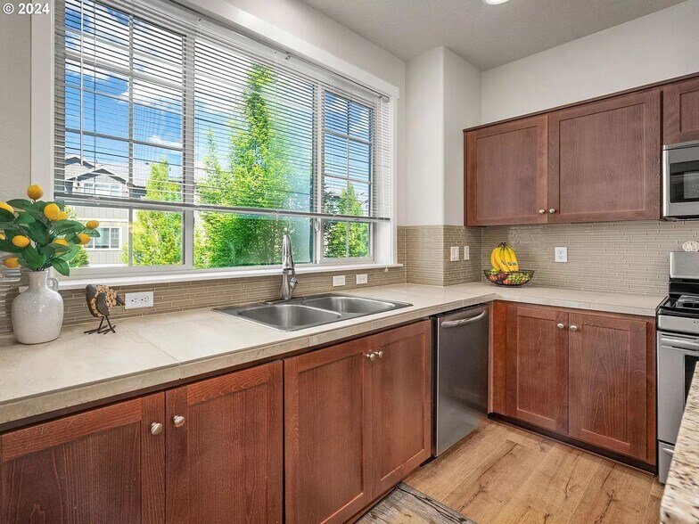 Kitchen - 126 NE 78th Ave