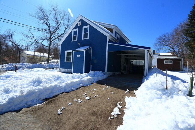 Building Photo - 140 Hartt Ave