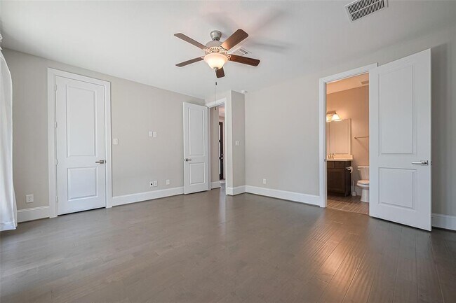 Building Photo - 11007 Acorn Falls Dr