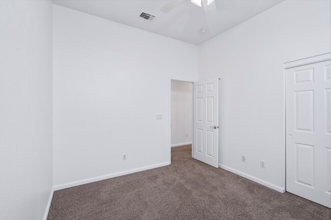 Building Photo - Spacious 3-Bed, 2-Bath Single Level Home