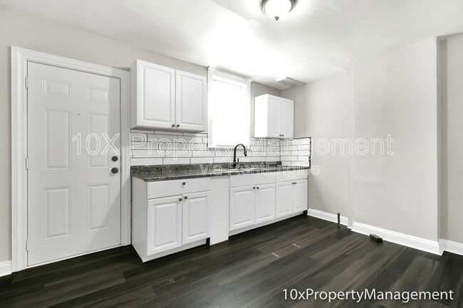 Building Photo - 1507 Duxberry Ave