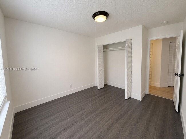 Building Photo - 837 Tanglewood Cir